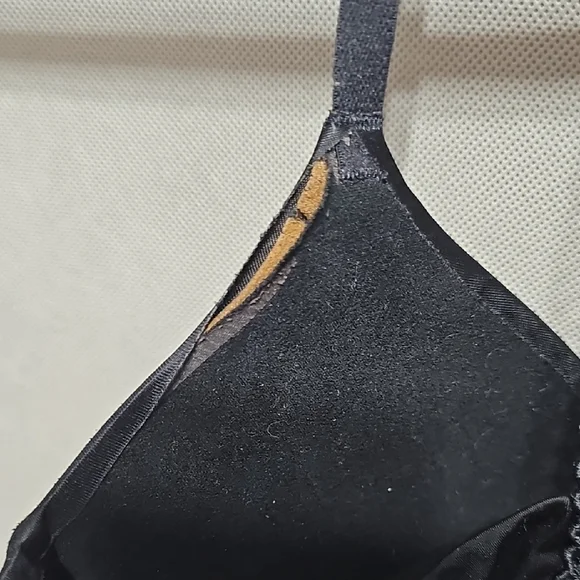 Victoria's Secret Black Strappy Bra - Picture 4 of 5